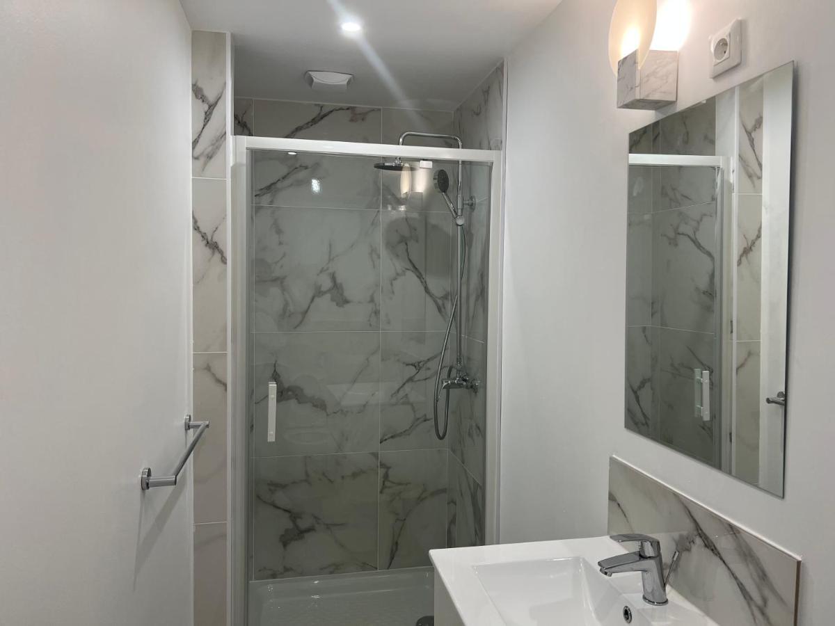 Hotel Tulty Тур Екстериор снимка